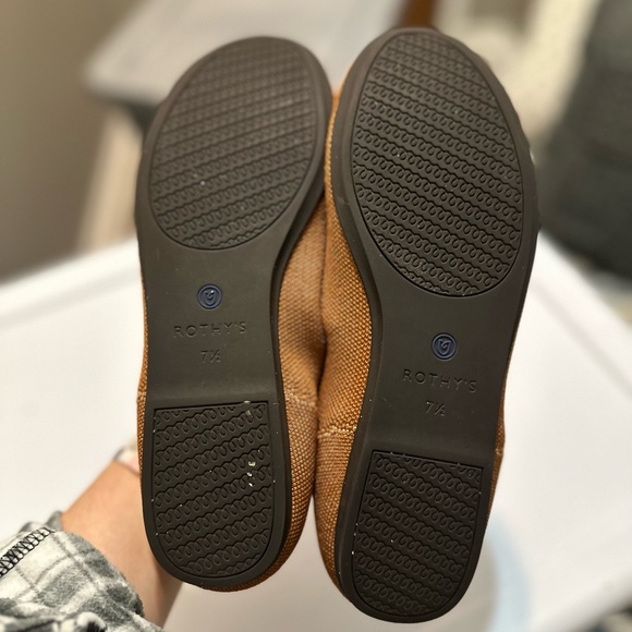 Fawn Rothy’s round toe flats - Picture 3 of 3